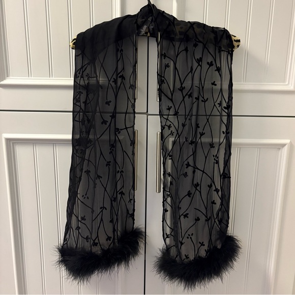 giorgio beverly hills Accessories - Giorgio Beverly Hills Dressy Scarf with feathering detail